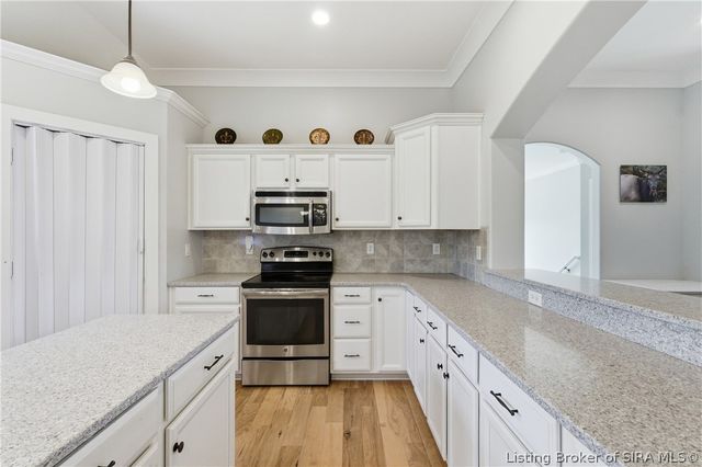 3418 Royal Lake Drive, Floyds Knobs, IN 47119