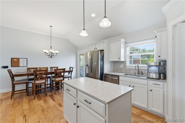 3418 Royal Lake Drive, Floyds Knobs, IN 47119