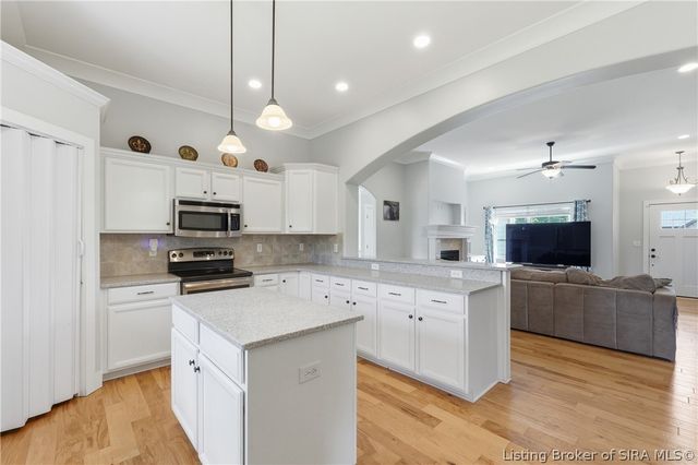 3418 Royal Lake Drive, Floyds Knobs, IN 47119