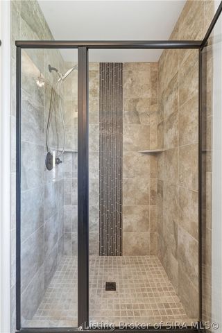 3418 Royal Lake Drive, Floyds Knobs, IN 47119