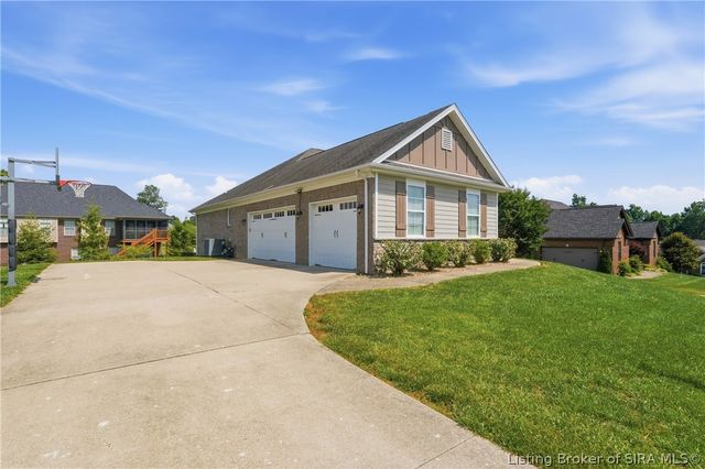 3418 Royal Lake Drive, Floyds Knobs, IN 47119