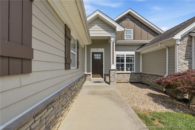 3418 Royal Lake Drive, Floyds Knobs, IN 47119
