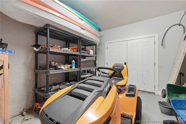 3418 Royal Lake Drive, Floyds Knobs, IN 47119