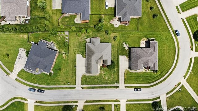 3418 Royal Lake Drive, Floyds Knobs, IN 47119