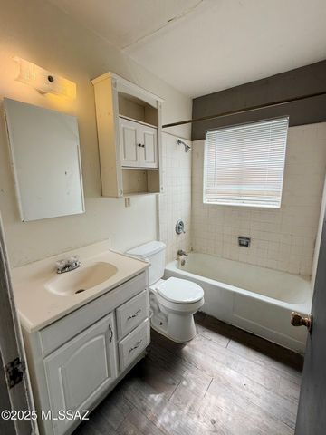 2538 E Glenn Street, Tucson, AZ 85716