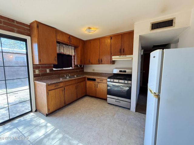 2538 E Glenn Street, Tucson, AZ 85716