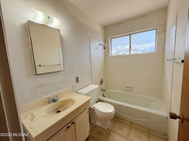 2538 E Glenn Street, Tucson, AZ 85716