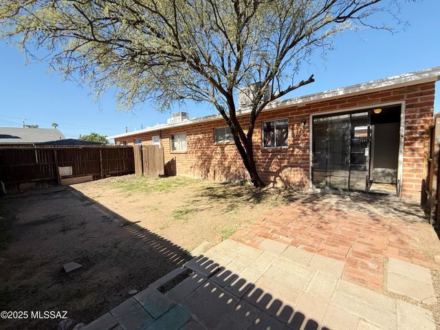 2538 E Glenn Street, Tucson, AZ 85716