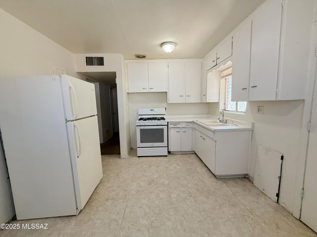 2538 E Glenn Street, Tucson, AZ 85716