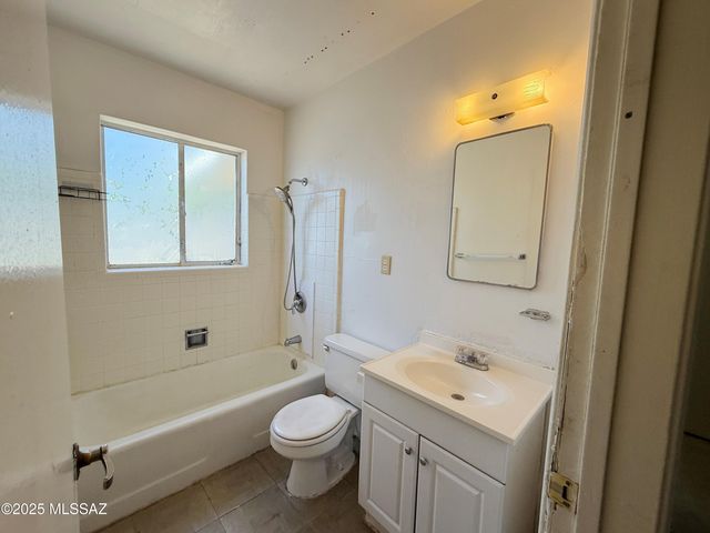 2538 E Glenn Street, Tucson, AZ 85716