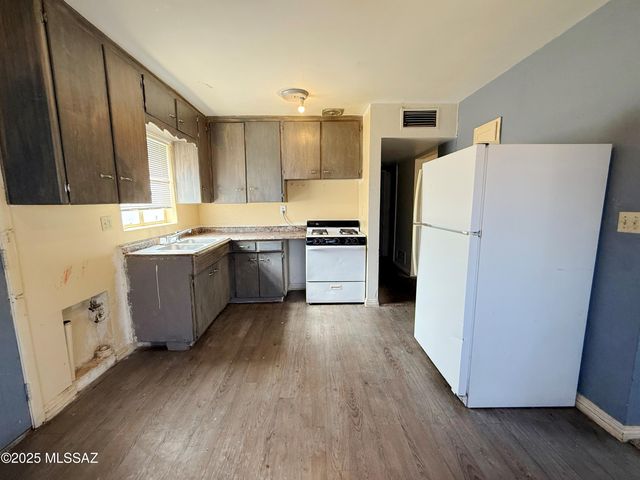 2538 E Glenn Street, Tucson, AZ 85716