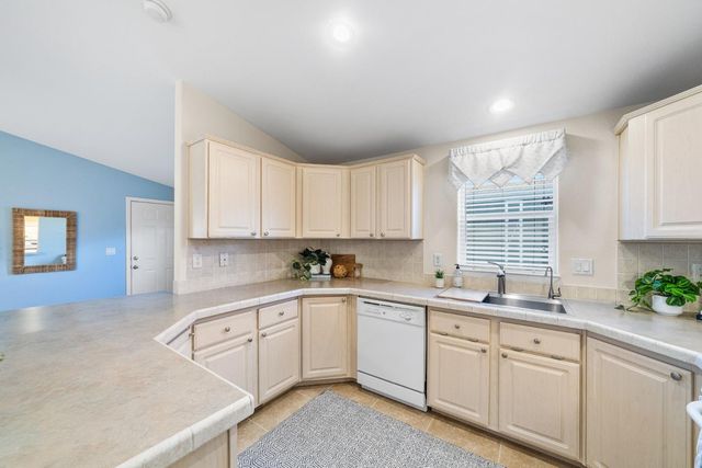 998 38th Avenue 9, Santa Cruz, CA 95062