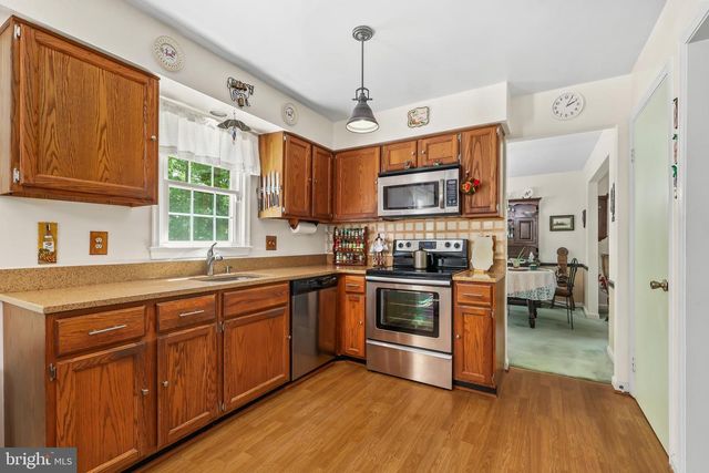 11613 BROOKWAY CT, Woodbridge, VA 22192