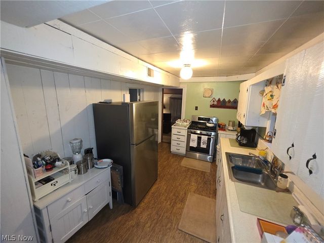 531 Robinwood Avenue, Sheffield Lake, OH 44054