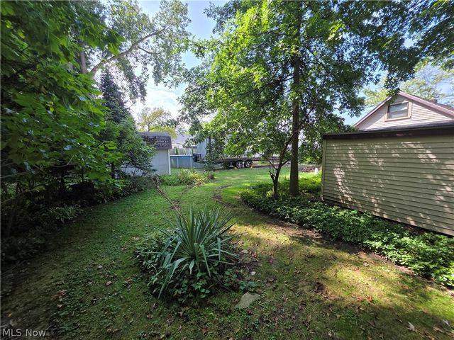 531 Robinwood Avenue, Sheffield Lake, OH 44054