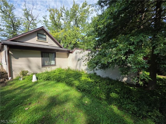 531 Robinwood Avenue, Sheffield Lake, OH 44054