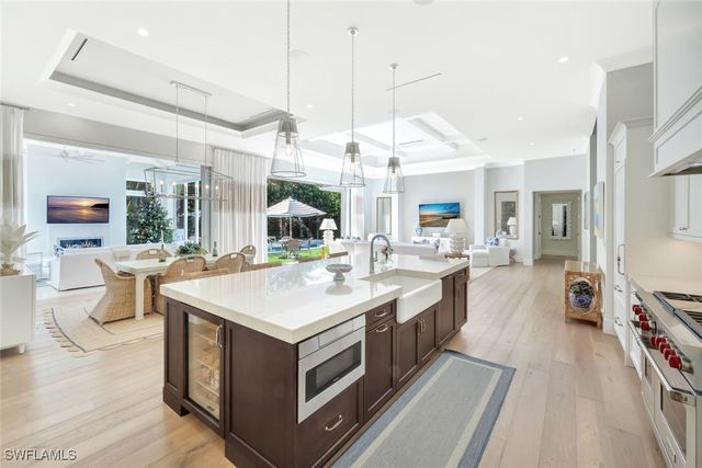 680 Wedge DR, Naples, FL 34103