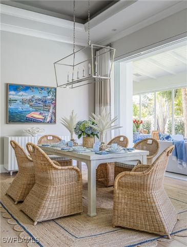 680 Wedge DR, Naples, FL 34103