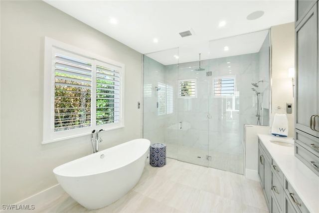 680 Wedge DR, Naples, FL 34103