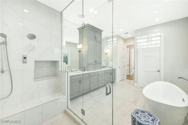 680 Wedge DR, Naples, FL 34103