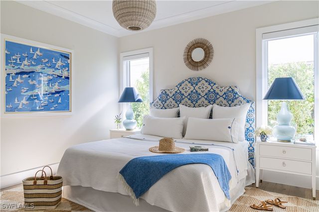 680 Wedge DR, Naples, FL 34103