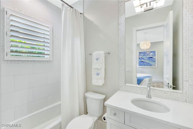 680 Wedge DR, Naples, FL 34103