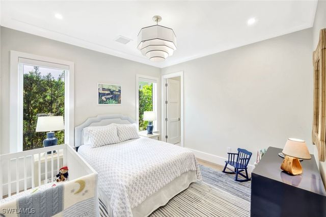 680 Wedge DR, Naples, FL 34103