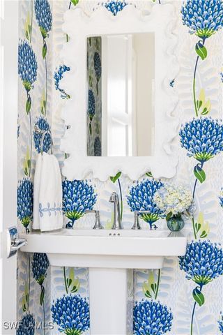 680 Wedge DR, Naples, FL 34103