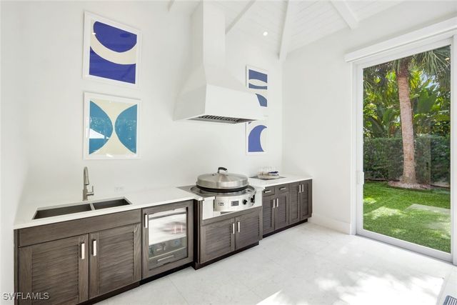 680 Wedge DR, Naples, FL 34103