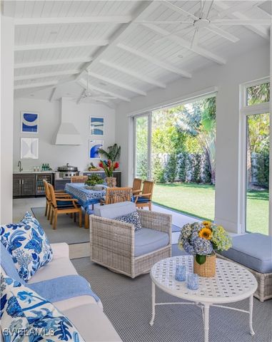 680 Wedge DR, Naples, FL 34103