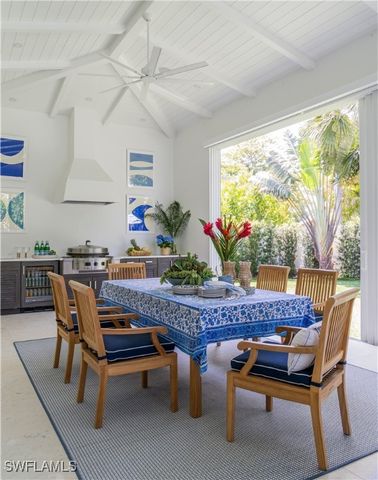 680 Wedge DR, Naples, FL 34103