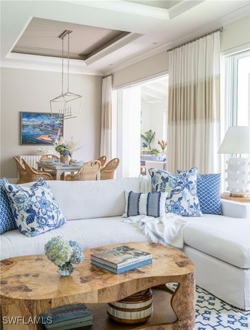 680 Wedge DR, Naples, FL 34103