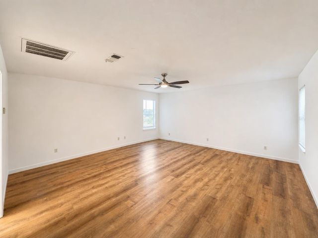 70 Legend Road, Benbrook, TX 76132
