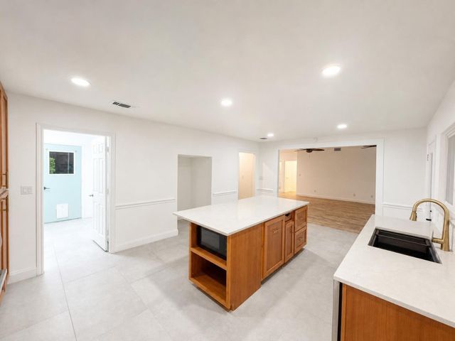 70 Legend Road, Benbrook, TX 76132