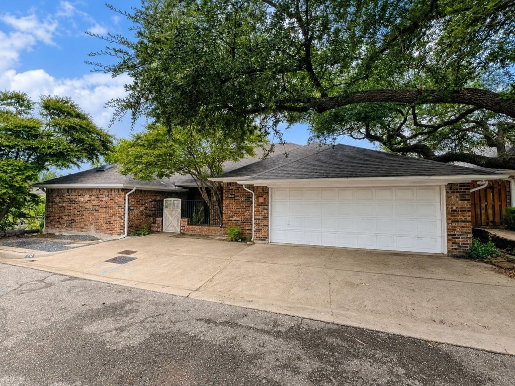 70 Legend Road, Benbrook, TX 76132