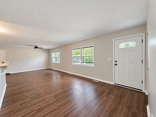 18660 W Pamela Place, Gurnee, IL 60031