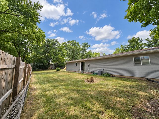 18660 W Pamela Place, Gurnee, IL 60031