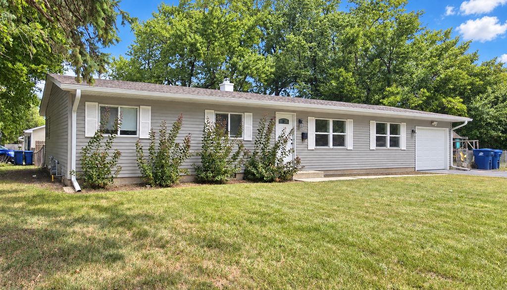 18660 W Pamela Place, Gurnee, IL 60031