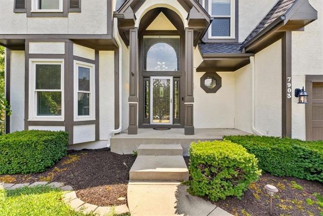 7903 W 129th Terrace, Overland Park, KS 66213