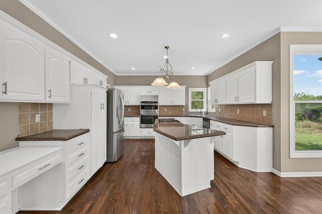 7903 W 129th Terrace, Overland Park, KS 66213