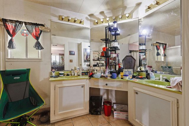 1800 Jason Way, Redding, CA 96003