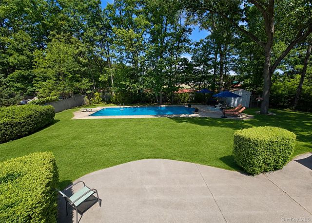 15 Cabin Lane, East Setauket, NY 11733