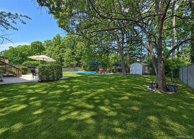 15 Cabin Lane, East Setauket, NY 11733
