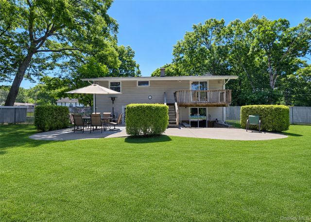 15 Cabin Lane, East Setauket, NY 11733