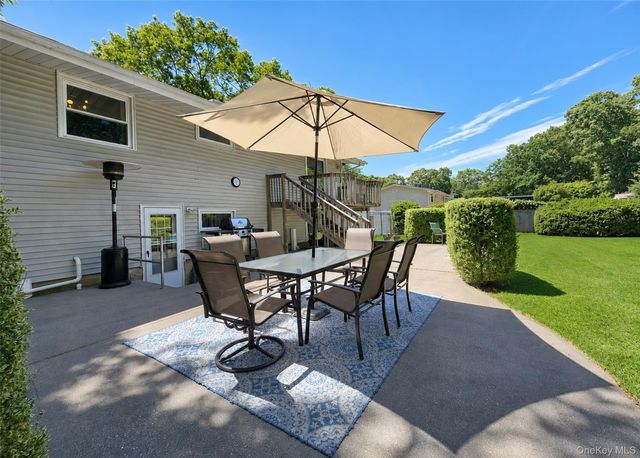 15 Cabin Lane, East Setauket, NY 11733