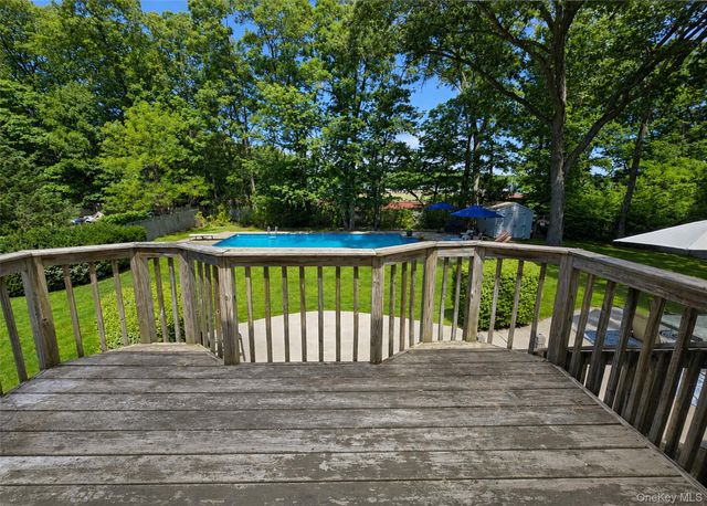15 Cabin Lane, East Setauket, NY 11733