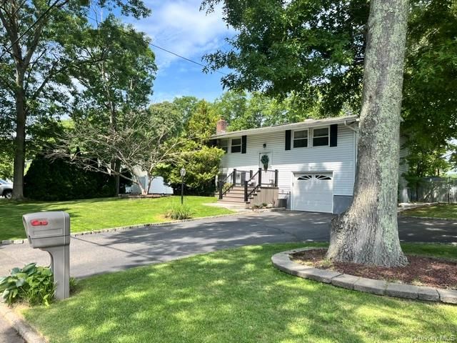 15 Cabin Lane, East Setauket, NY 11733