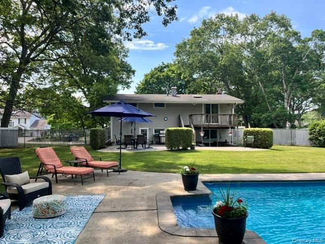 15 Cabin Lane, East Setauket, NY 11733