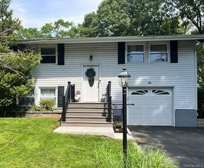 15 Cabin Lane, East Setauket, NY 11733