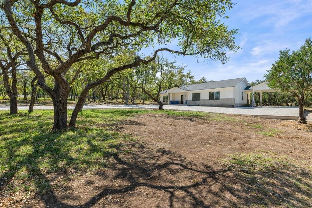 408 Rust Ranch RD, Blanco, TX 78606